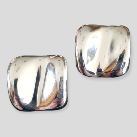 Vintage 1950s Mid Century Silver Tone Metal Wave Design Clip On Earrings - Picture 3 of 11